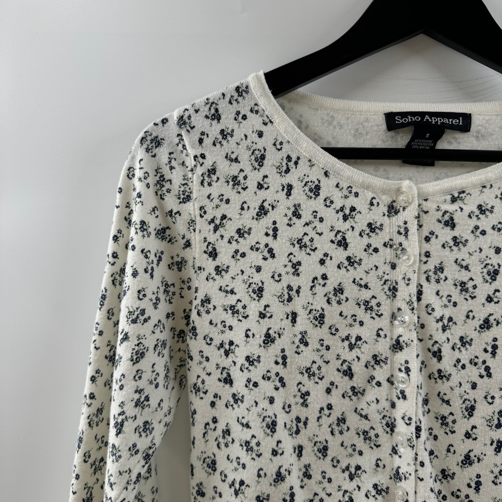 Soho Apparel Floral Button-Up Cardigan – Women’s S - Picture 2 of 5